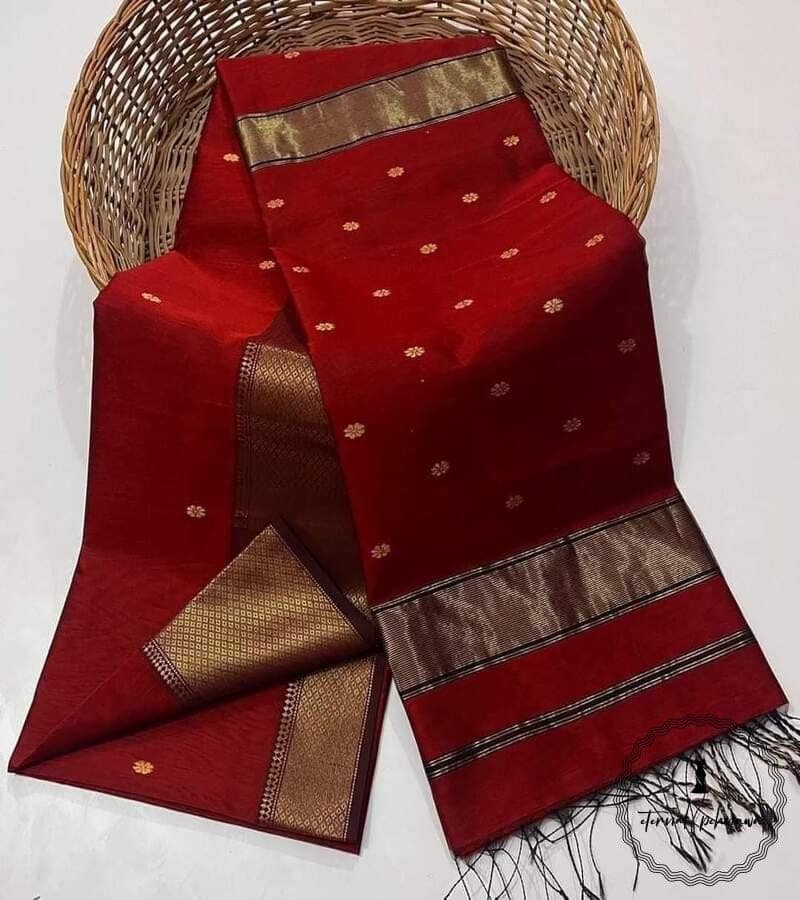 Beautiful Maheshwari Handloom Saree with Golden Jari Border & Intricate Butti view 9