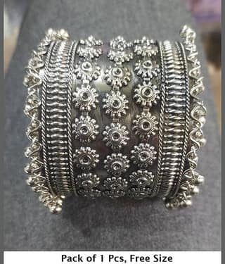 Samridhi DC Silver Bangle ( Pack of 1 )