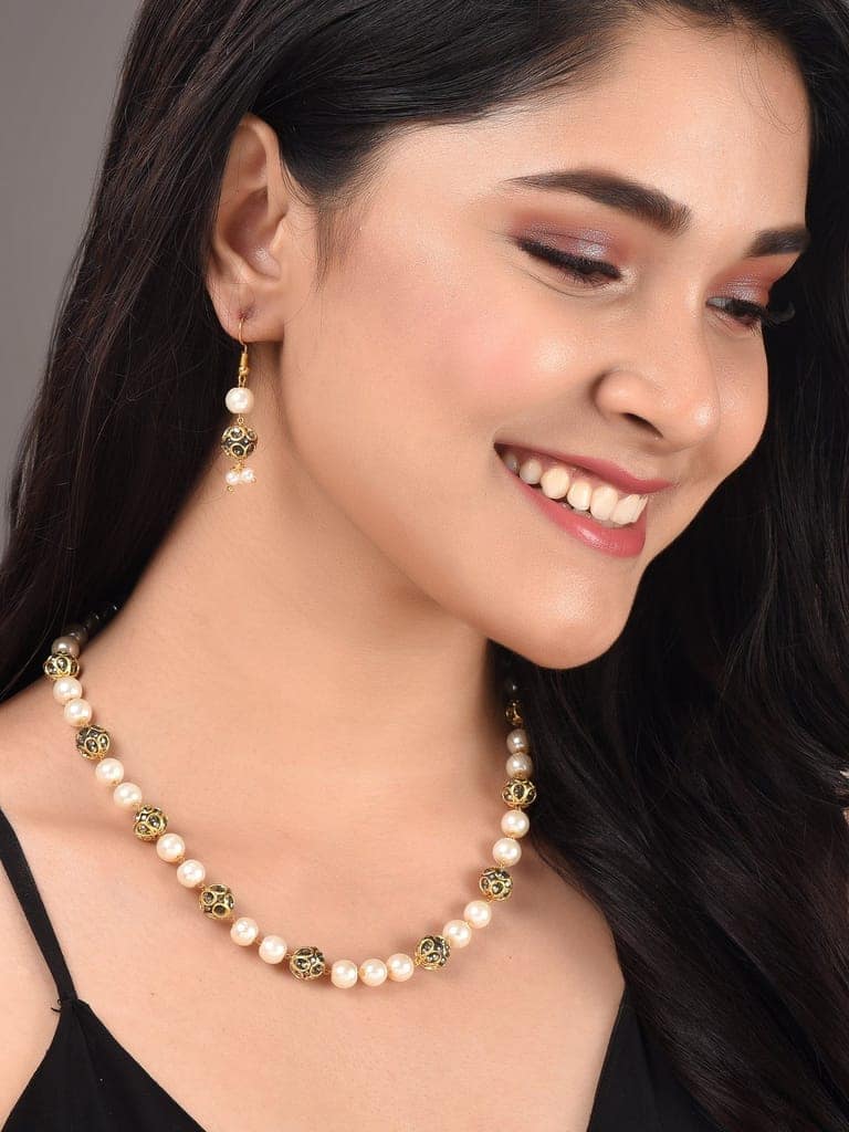 Gold Toned Pearls Beaded Jewellery Set Matching Earrings view 3