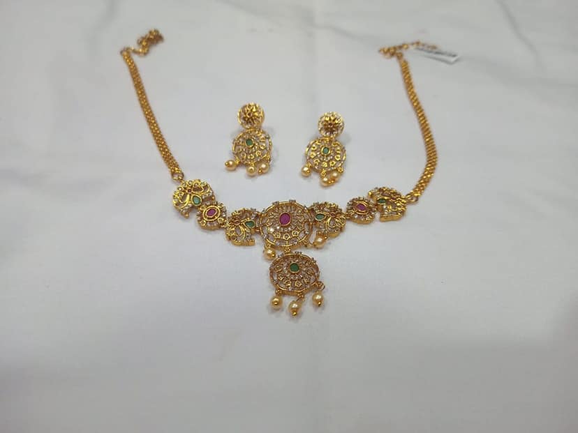 Stunning Antique Gold Necklace Set with Green and Pink Stones view 3