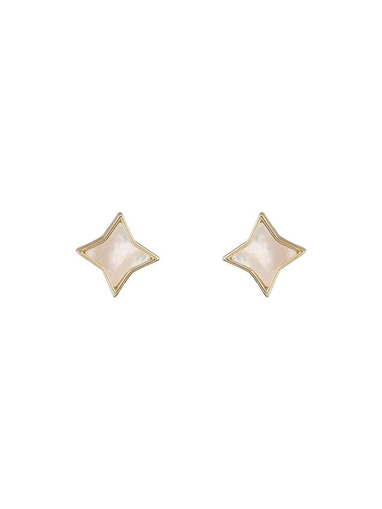 Anti-Tarnish Gold Toned Faux Pearl Star Shaped Minimal Pendant Jewellery Set view 7