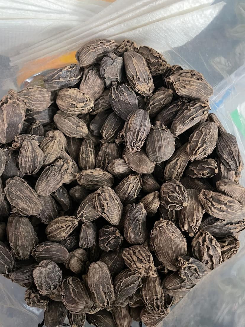 Ajji's Magic 100% Natural Black Cardamom/ Moti Elaichi Bold view 3