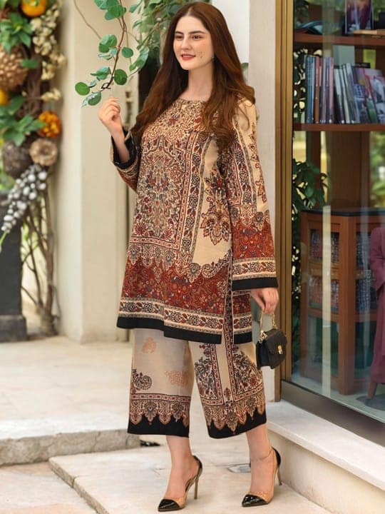 Women's Ornate Printed Kurta and Pant Set view 2