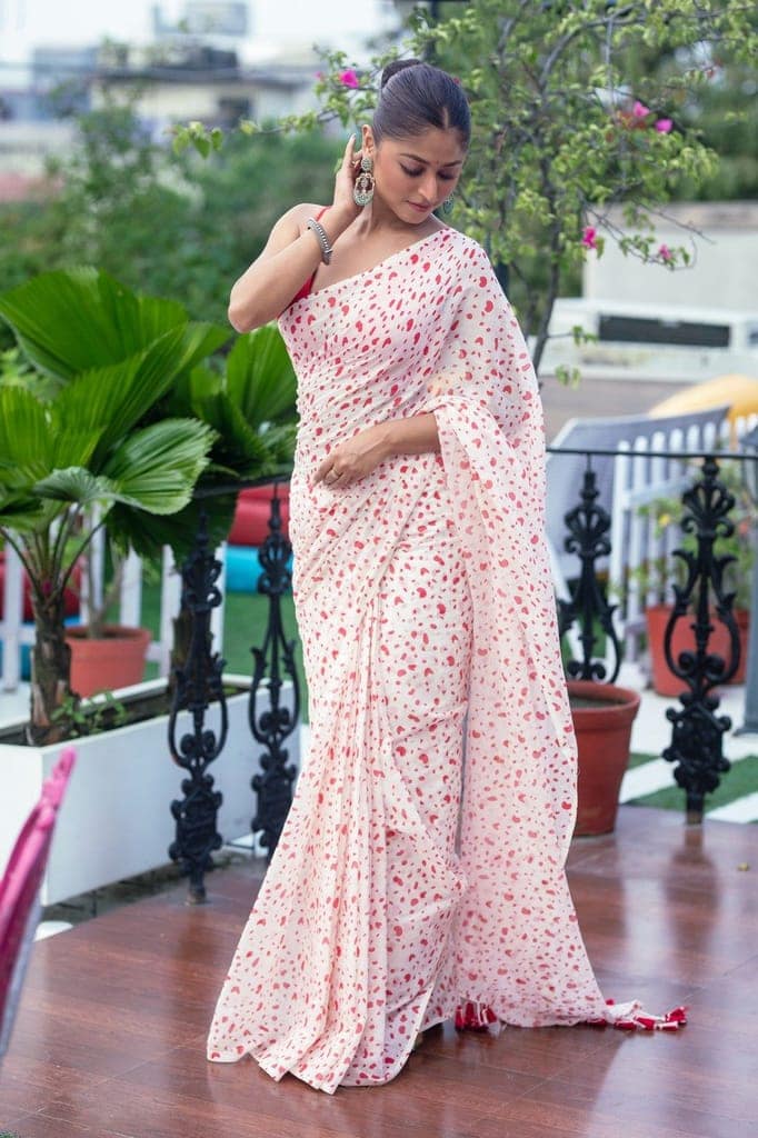 Mastaani ~ Pure Mul Cotton Handloom Saree with Beautiful Heart Prints ~ Red view 3