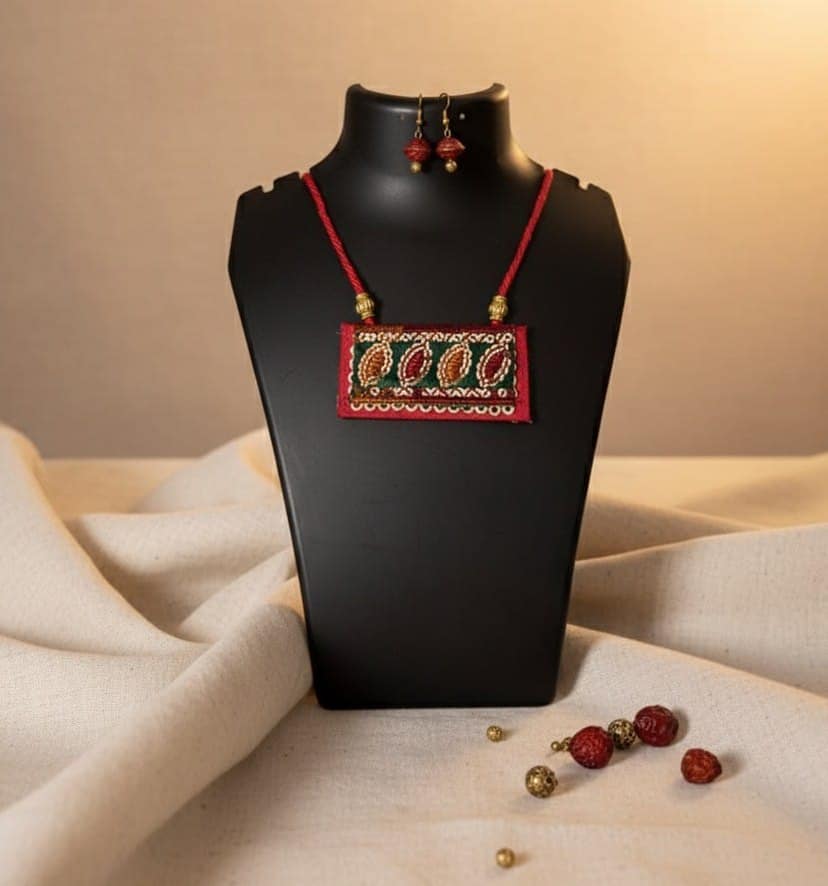 Glamvila Red and Green Embriodered Fabric Jewellery