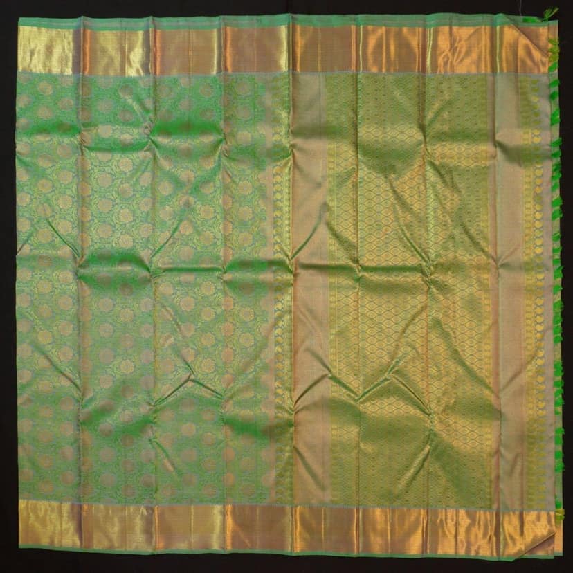 Dual-Shade Fern & Pickle Green Bridal Kanchipuram Handloom Silk Saree | Vivaaha Silks" view 4