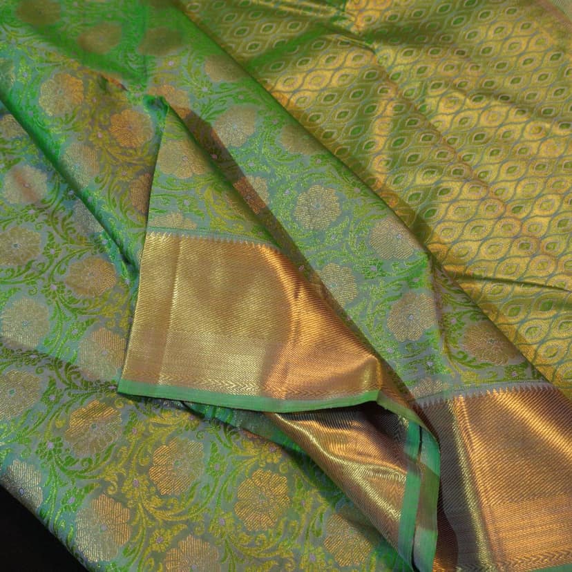 Dual-Shade Fern & Pickle Green Bridal Kanchipuram Handloom Silk Saree | Vivaaha Silks" view 6
