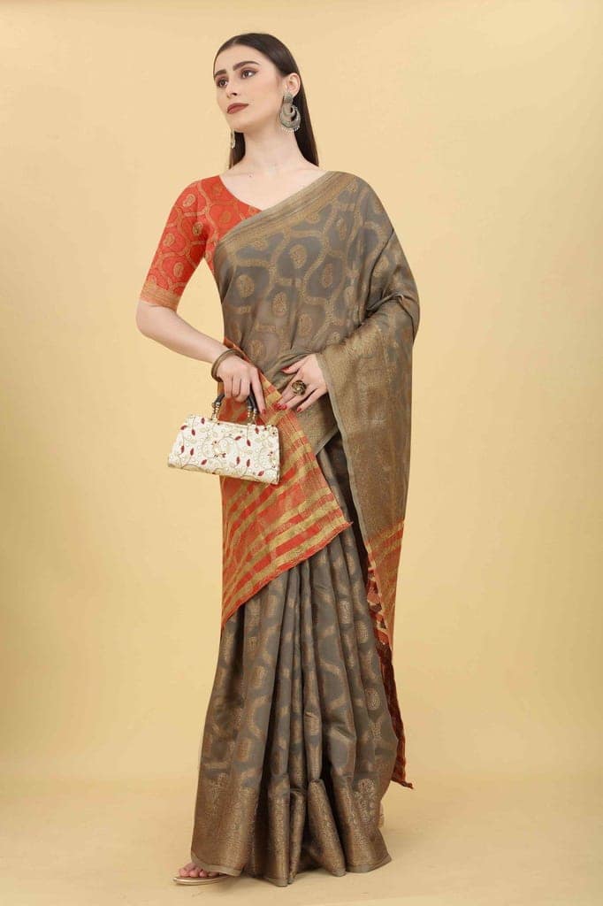 Women's Floral Cotton blend Saree With Blouse Piece view 3