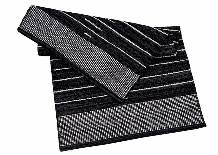 Kuzey double-sided with identical or complementary patterns.