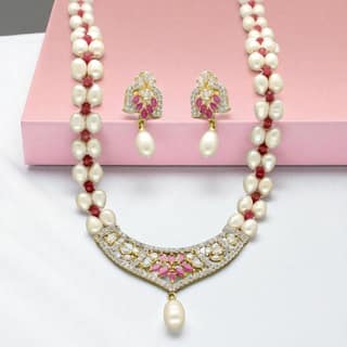 Belinha Pearl Necklace Set