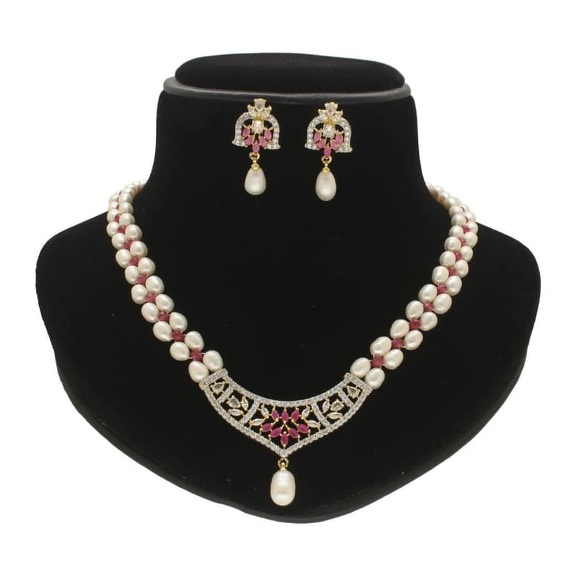Belinha Pearl Necklace Set view 2