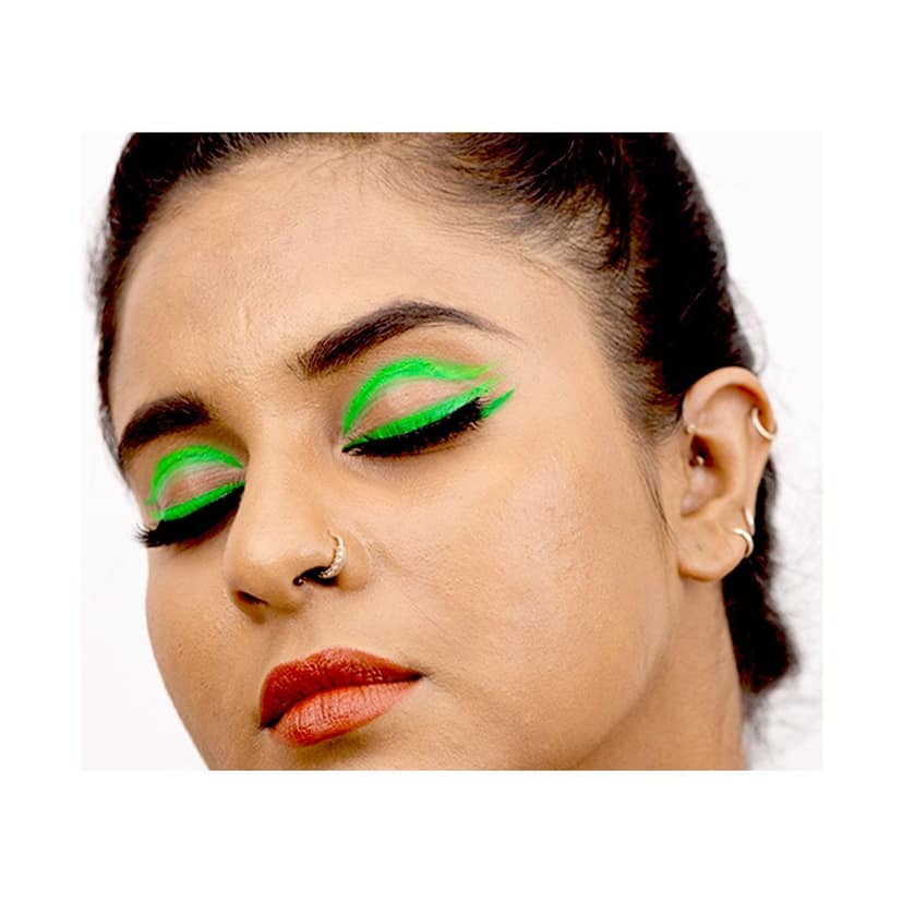 BOBI Green Neon Eyeliner Long-Lasting, Waterproof, Smudge Proof, and Vibrant. Add Glamour to Your Eyes with Shimmering Effects view 6