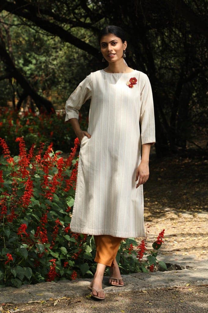 Arka Cotton Off-White Three Quarter Sleeve Straight Kurta view 3