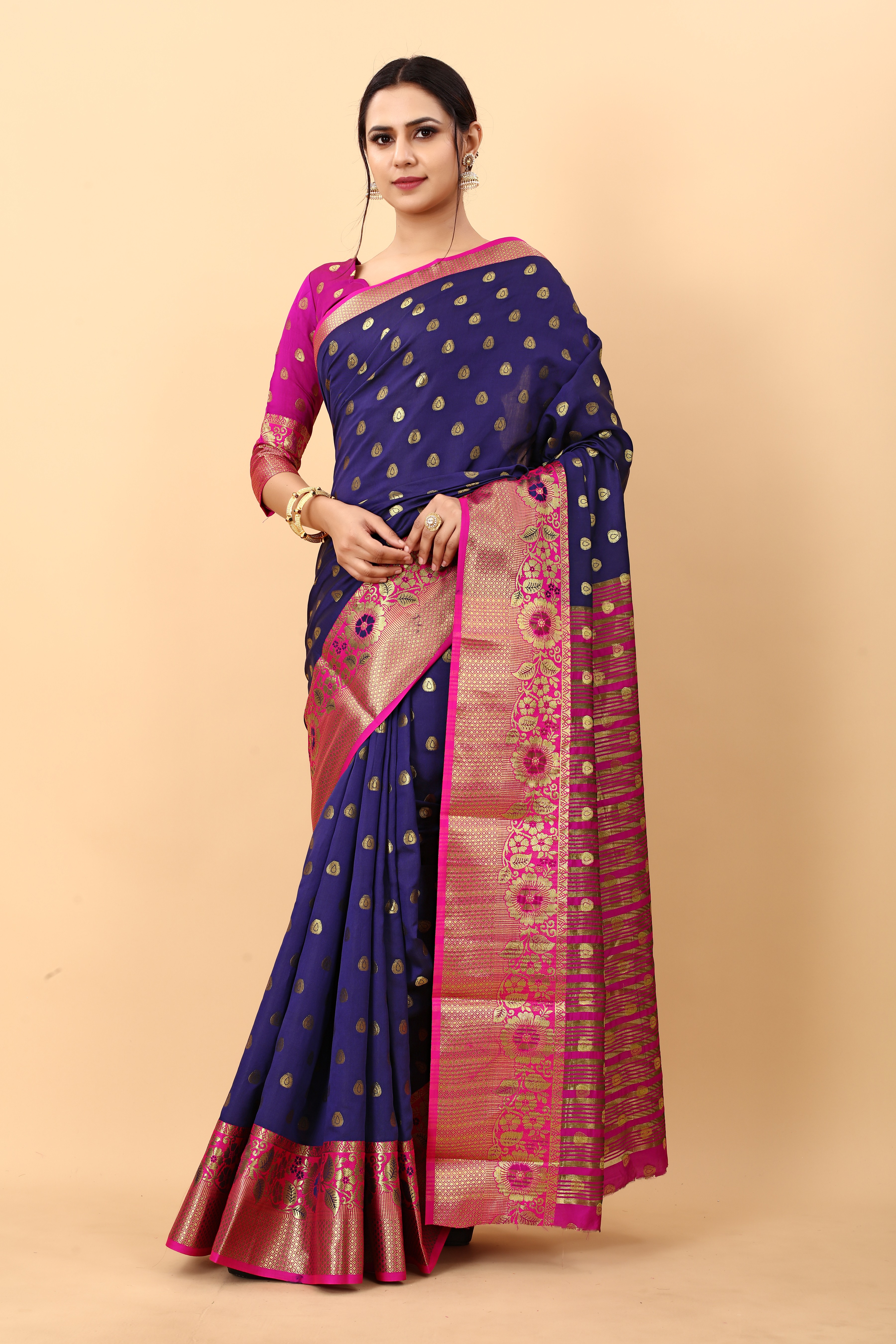 Yavira silk Women's Navy Handwoven Silk Blend Saree