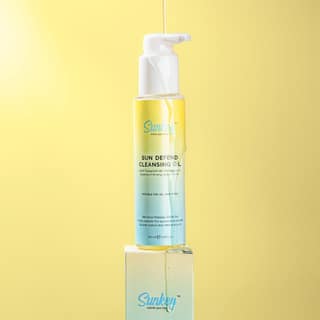 Sun Defend Cleansing Oil with Tripeptide-85 Technology & the Goodness of Ginseng, Jojoba, and Vitamin E