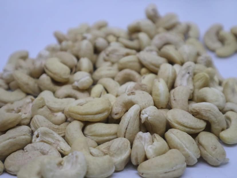 Balaji's Mart Panruti W320 Cashew Nuts (Kaju) 500g view 3