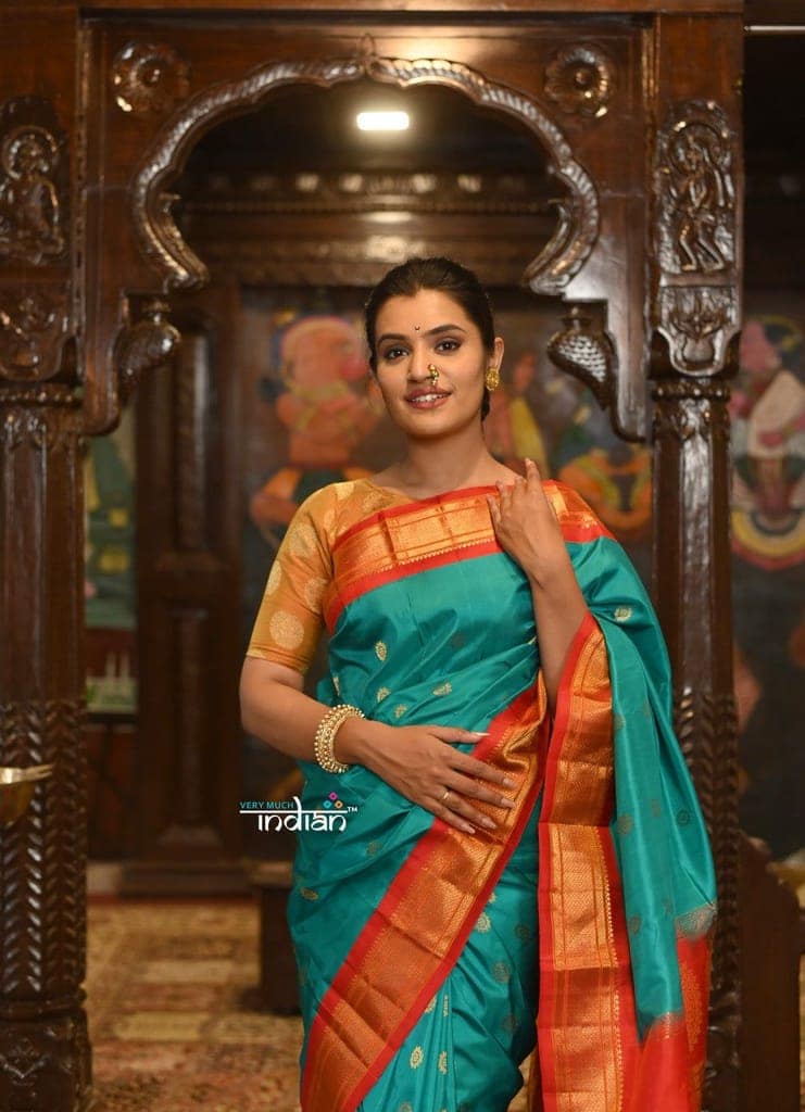 Rajsi ~ Authentic Pure Silk Handloom Maharani Paithani - Blue Green view 3