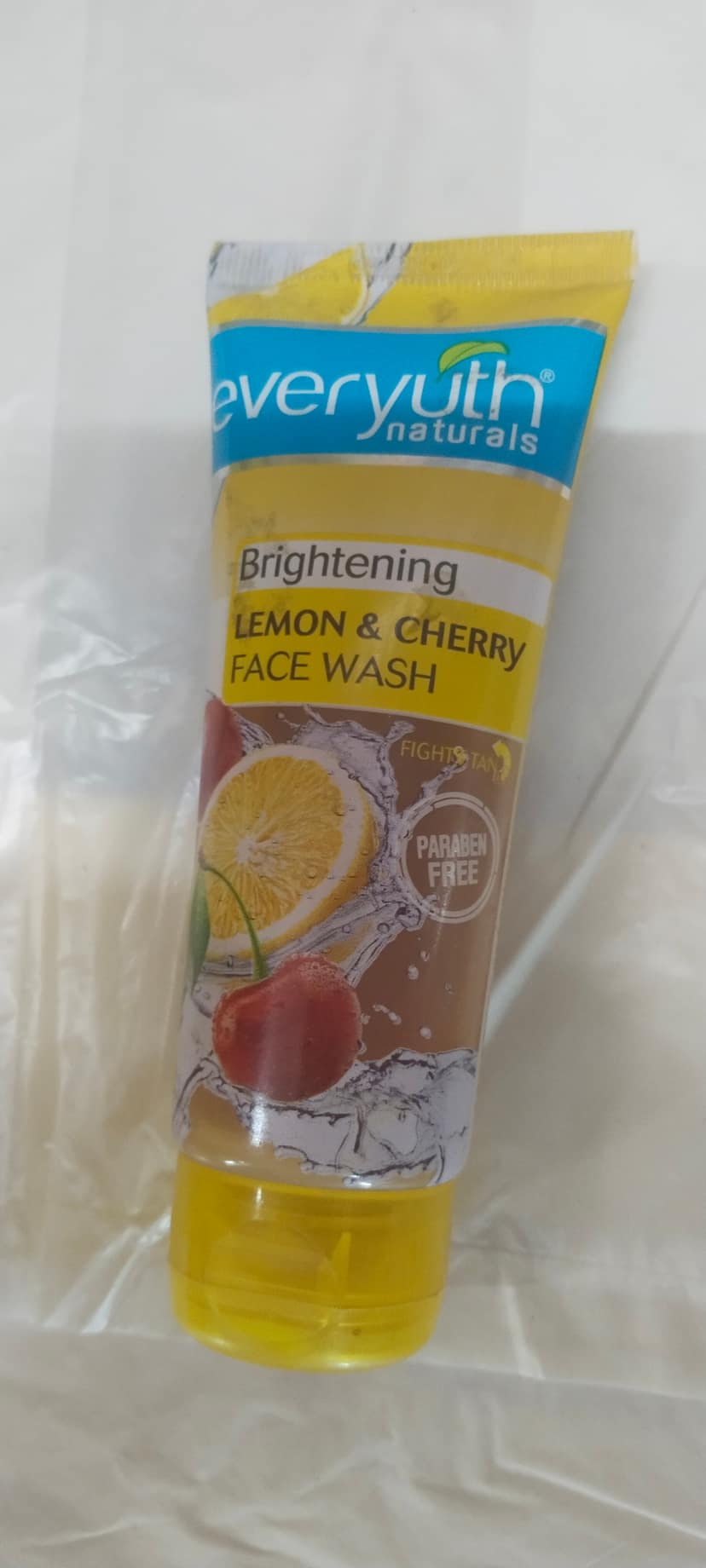 Everyuth Naturals Brightening Lemon & cherry Face wash