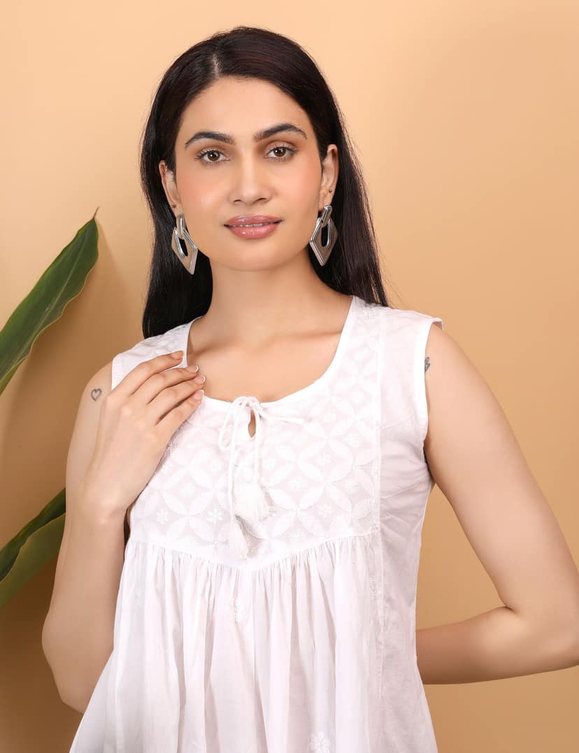 Shwet Women Purple Chikankari Sleevless Yoke Top view 3