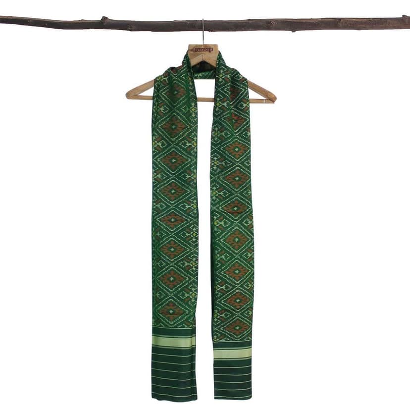 Garvi Gurjari (A Gujarat Govt Enterprise Green Shaded Handloom Single Ikat Patola Silk Stole (GGCSIPSS19) view 4
