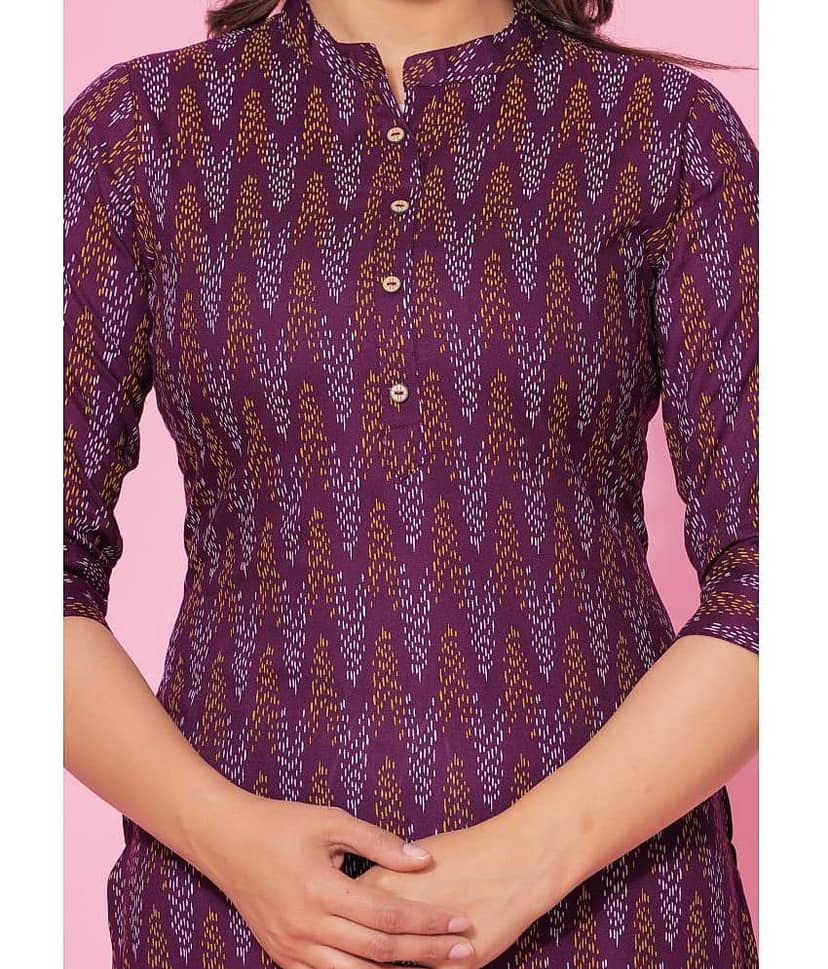 GlowWorld Viscose Blend Printed Straight Women's Kurti - Maroon ( Pack of 1 ) view 2