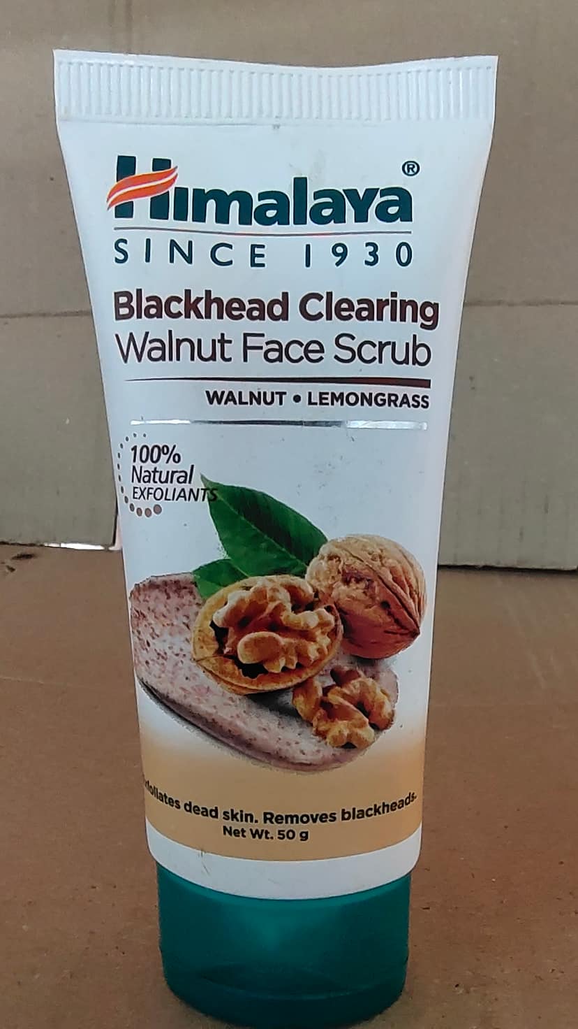 Himalaya blackhead clearing walnut face scrub