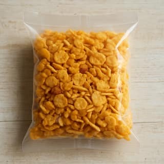 Manmati Retail Store's crunchy corn flakes mixture