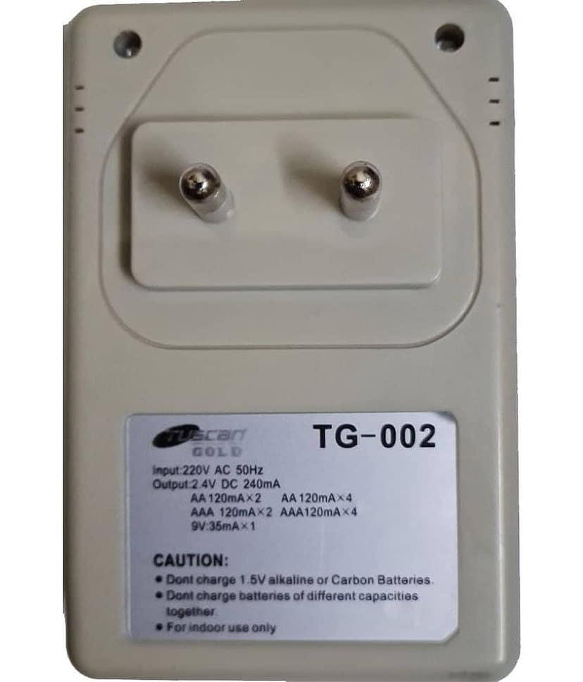 Tuscan AA/AAA/9V Camera Battery Charger view 2