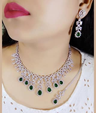 Ladymania Green Alloy Necklace Set ( Pack of 1 )