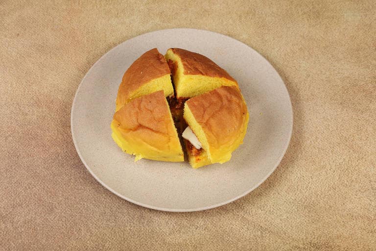 Chicken Keema Bun With Cheese