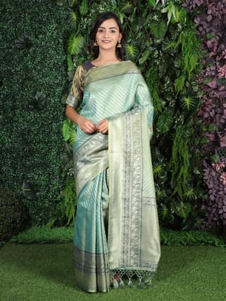 Yavira silk Women's Green Handwoven Jacquard Saree
