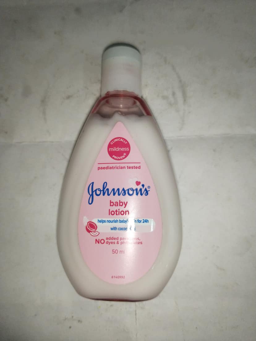 Johnson' baby lotion Helps nourish baby's skin for 24h With coconut oil