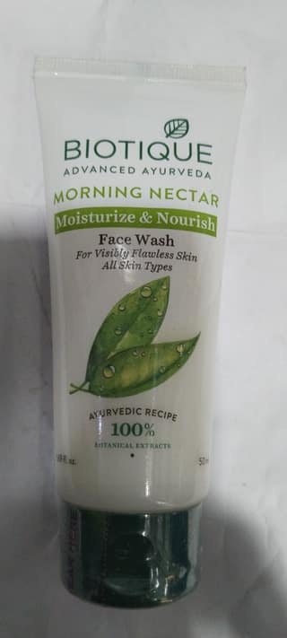 Biotique Advanced ayurveda Morning nectar Moisturize & nourish Face wash