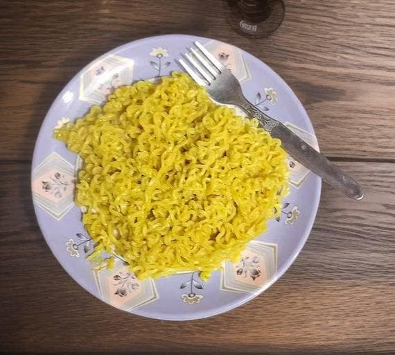 Red Paprika Onion Paneer Maggi