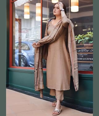 Lee Moda Women Rayon Solid A-line Kurti With Pants ( Beige )