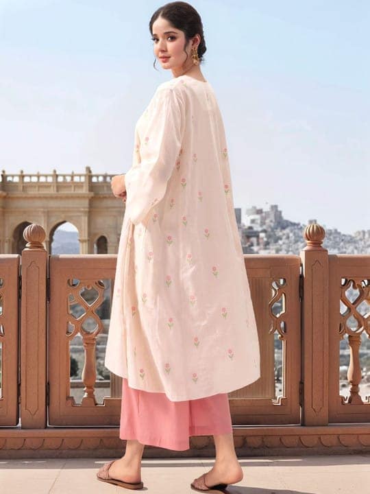 Floral Printed V-Neck Three-Quarter Sleeves A-Line Kurta With Palazzos view 3
