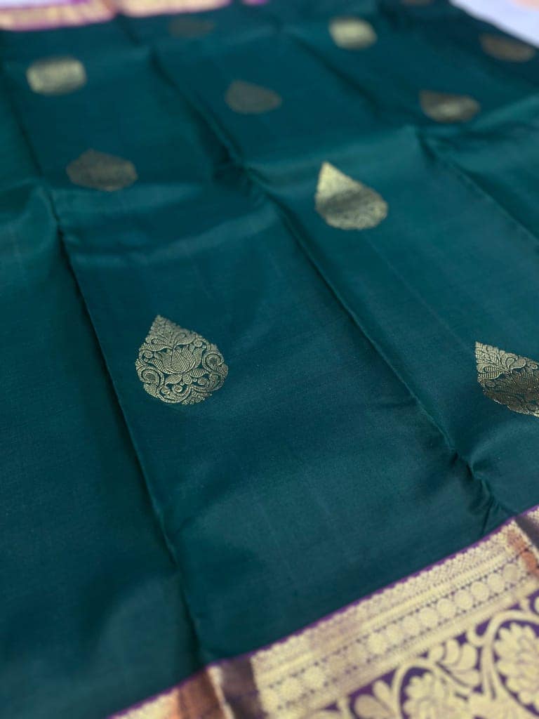 Bottle Green with Pink Color Thilagam Butta Long Border Pure Silk Saree with Unstitched Blouse view 4
