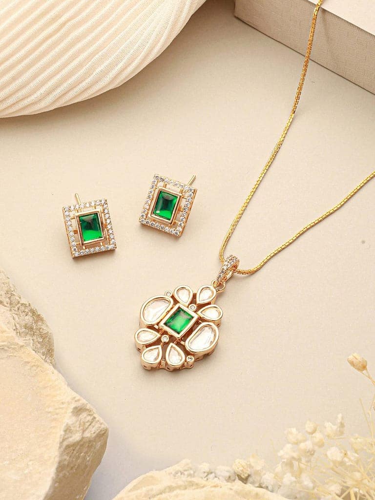 Gold Toned Green Emerald Kundan Studded Floral Locket Pendant Jewellery Set view 3