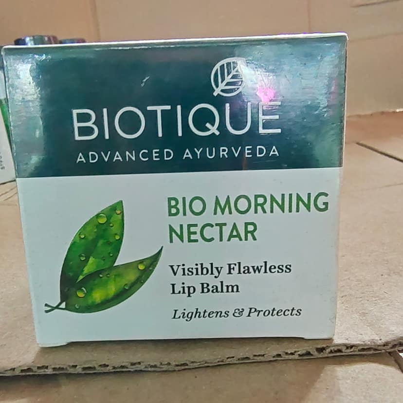 Biotique bio morning nectar visibly flawless lip balm