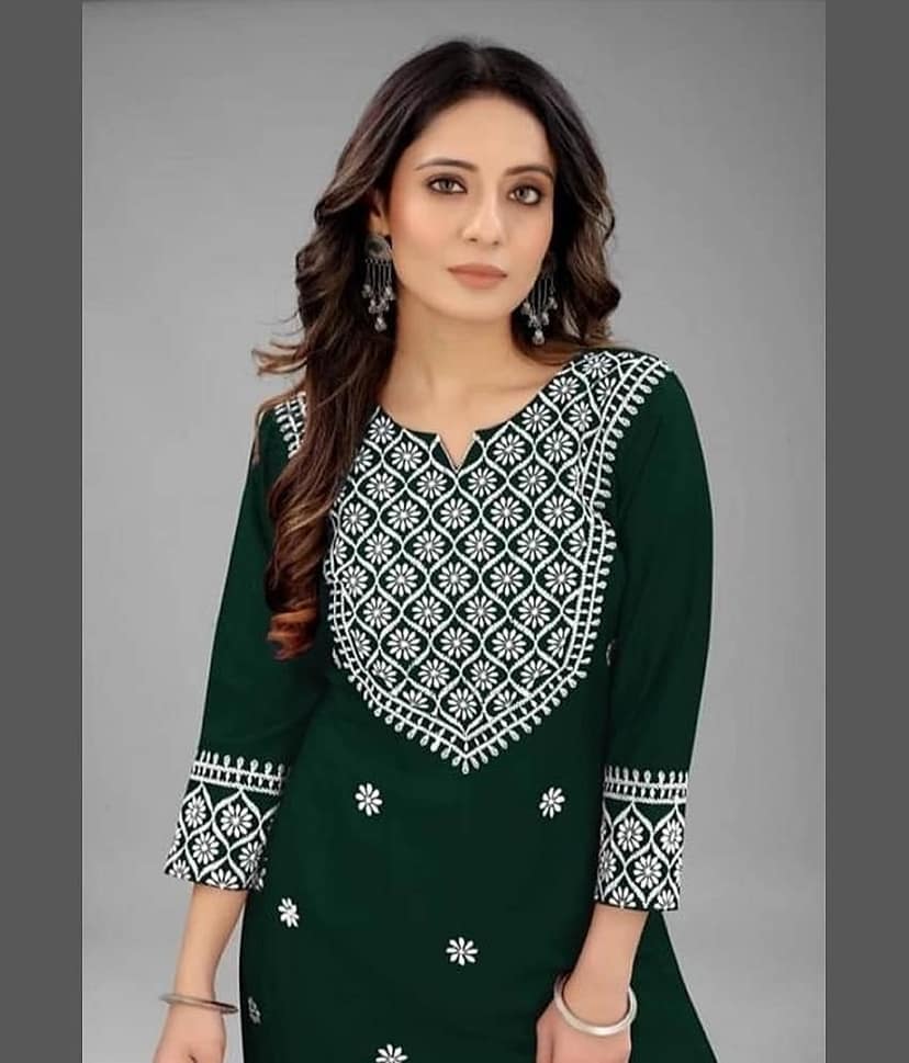 QPEEZ - Green Rayon Women's Straight Kurti ( Pack of 1 ) view 2