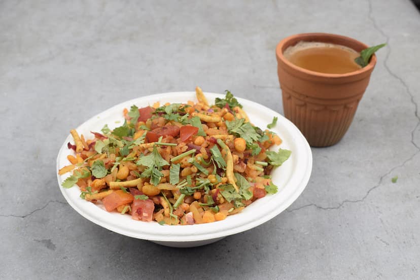 Masala pauva + raj tea
