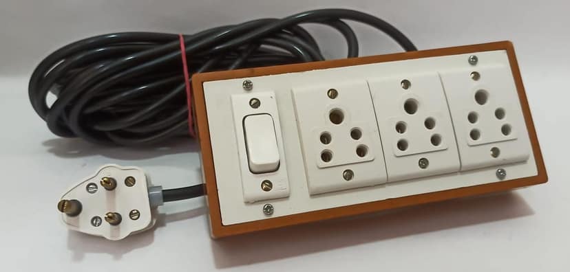 6A 3 Sockets (5 Pin Socket) & 1 Switch Extension Box with 6A Plug & 3m Wire view 4