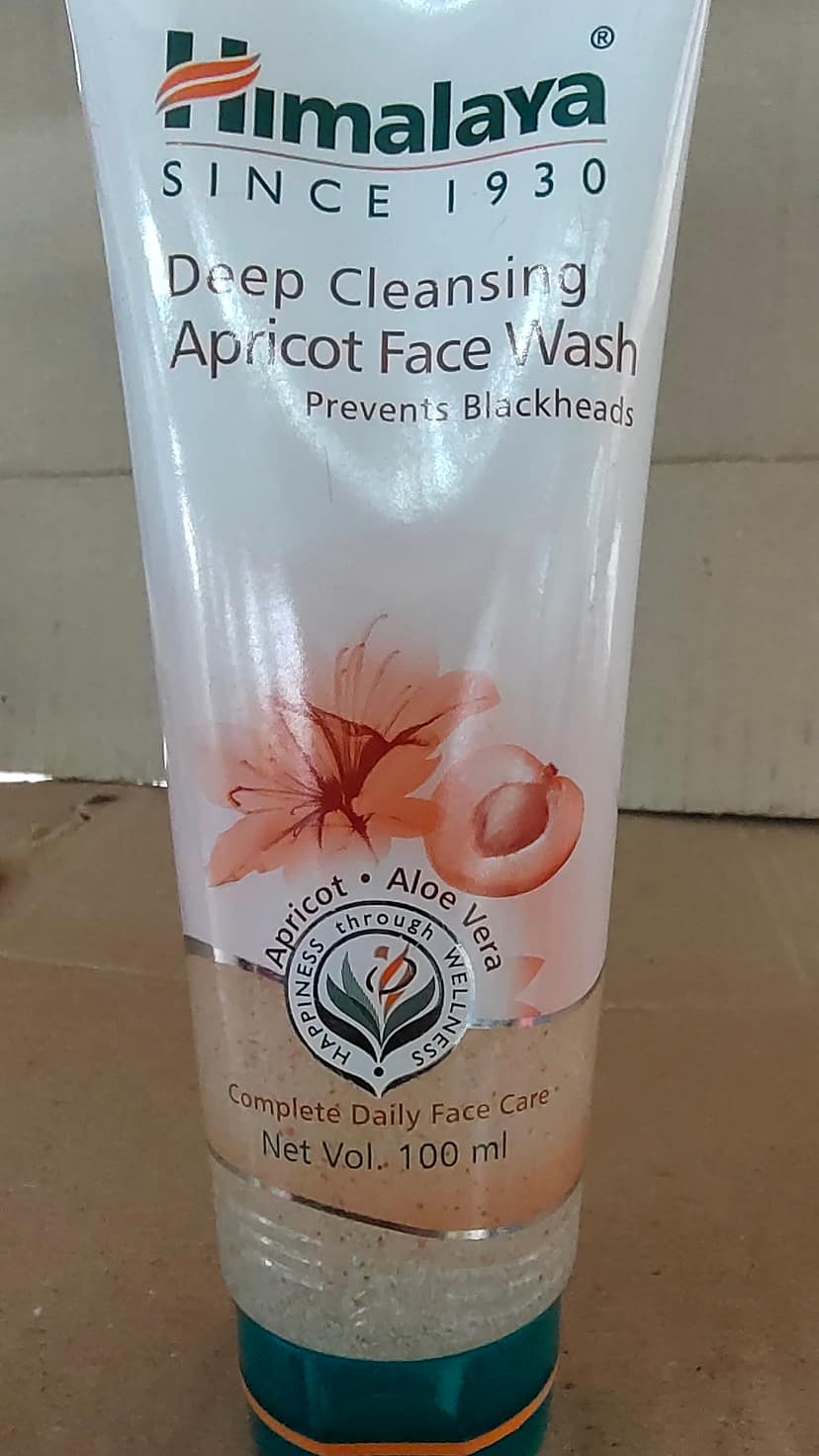 Himalaya deep cleansing apricot face wash