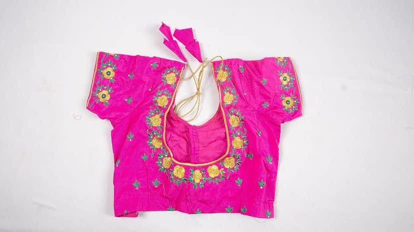 Sleeveless Pink Saree Blouse With Floral Embroidery view 3