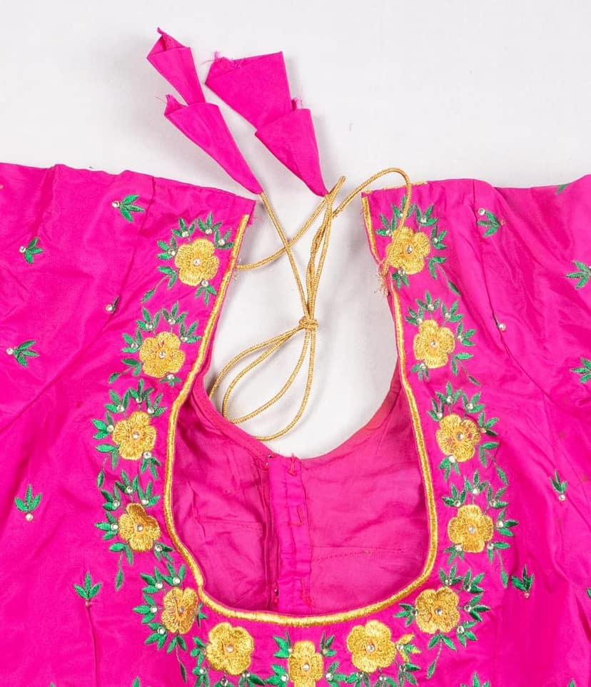 Sleeveless Pink Saree Blouse With Floral Embroidery view 4