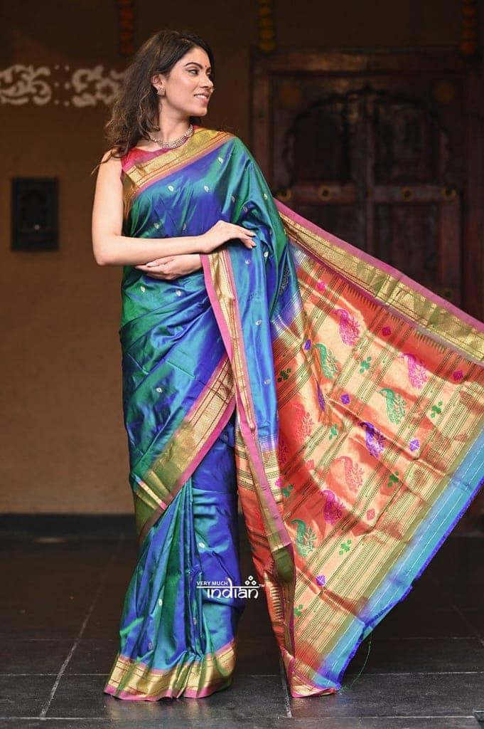 Mayur ~ Authentic Traditional Handloom Pure Silk Paithani Dual Tone Bluish Grey Green with Light Purple Border Lotus Peacock Pallu view 4