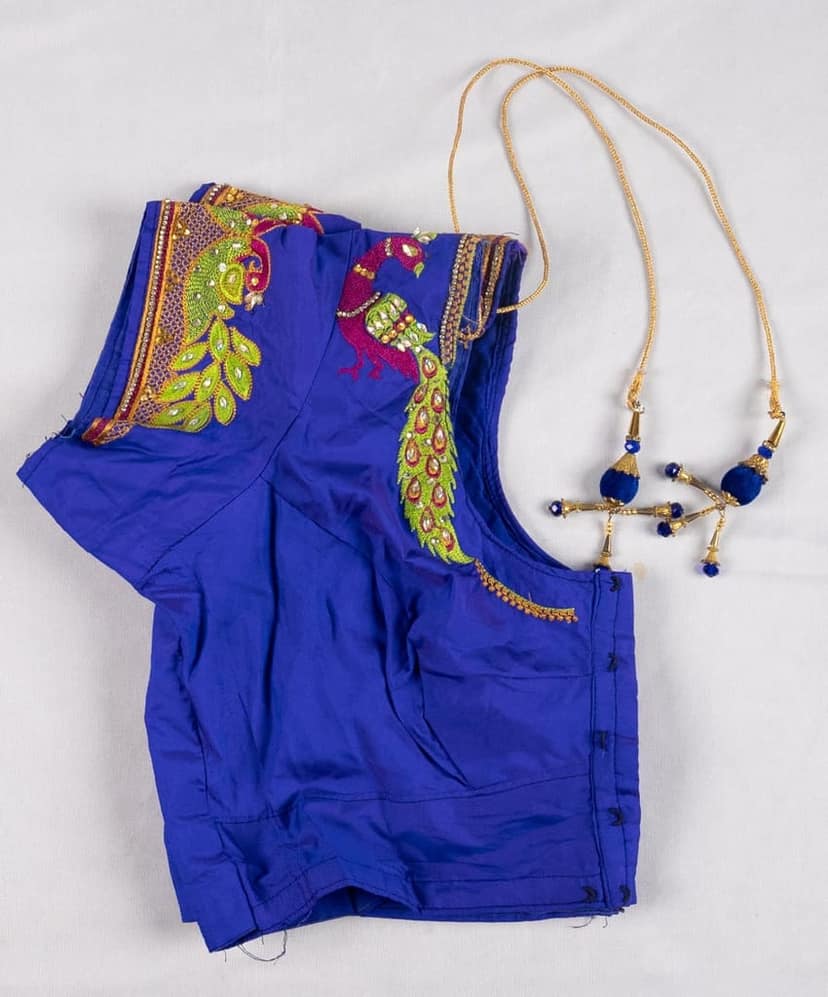 embroidery blouse view 3