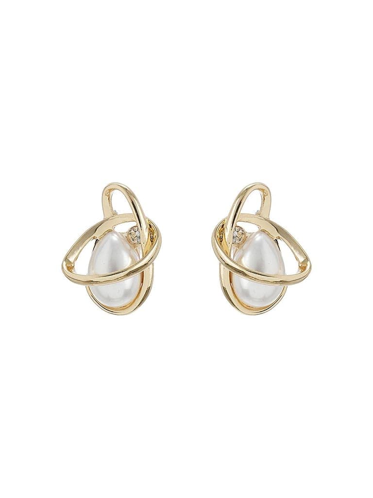 Elegant Pearl Pendant with Modern Gold-Tone Design view 7