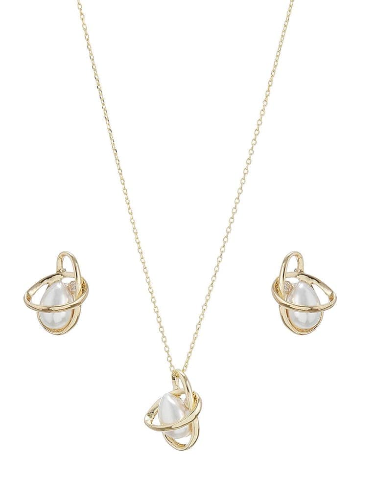 Elegant Pearl Pendant with Modern Gold-Tone Design view 8