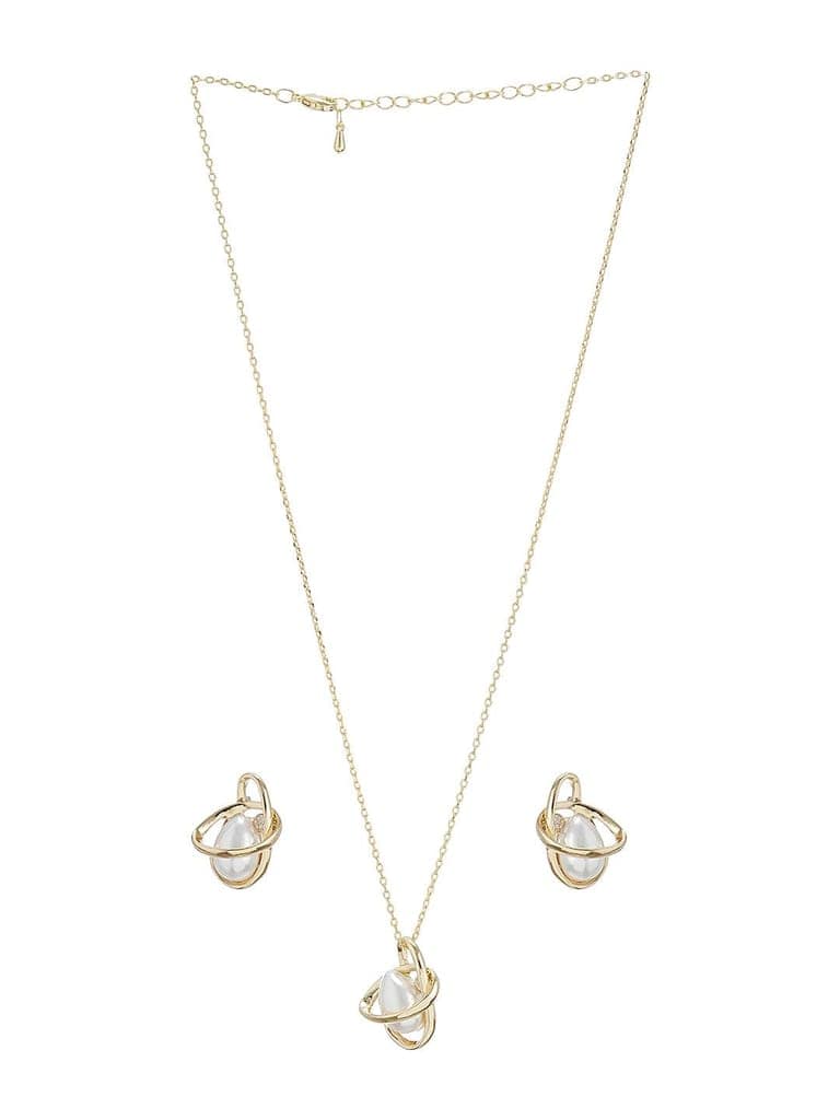 Elegant Pearl Pendant with Modern Gold-Tone Design view 9